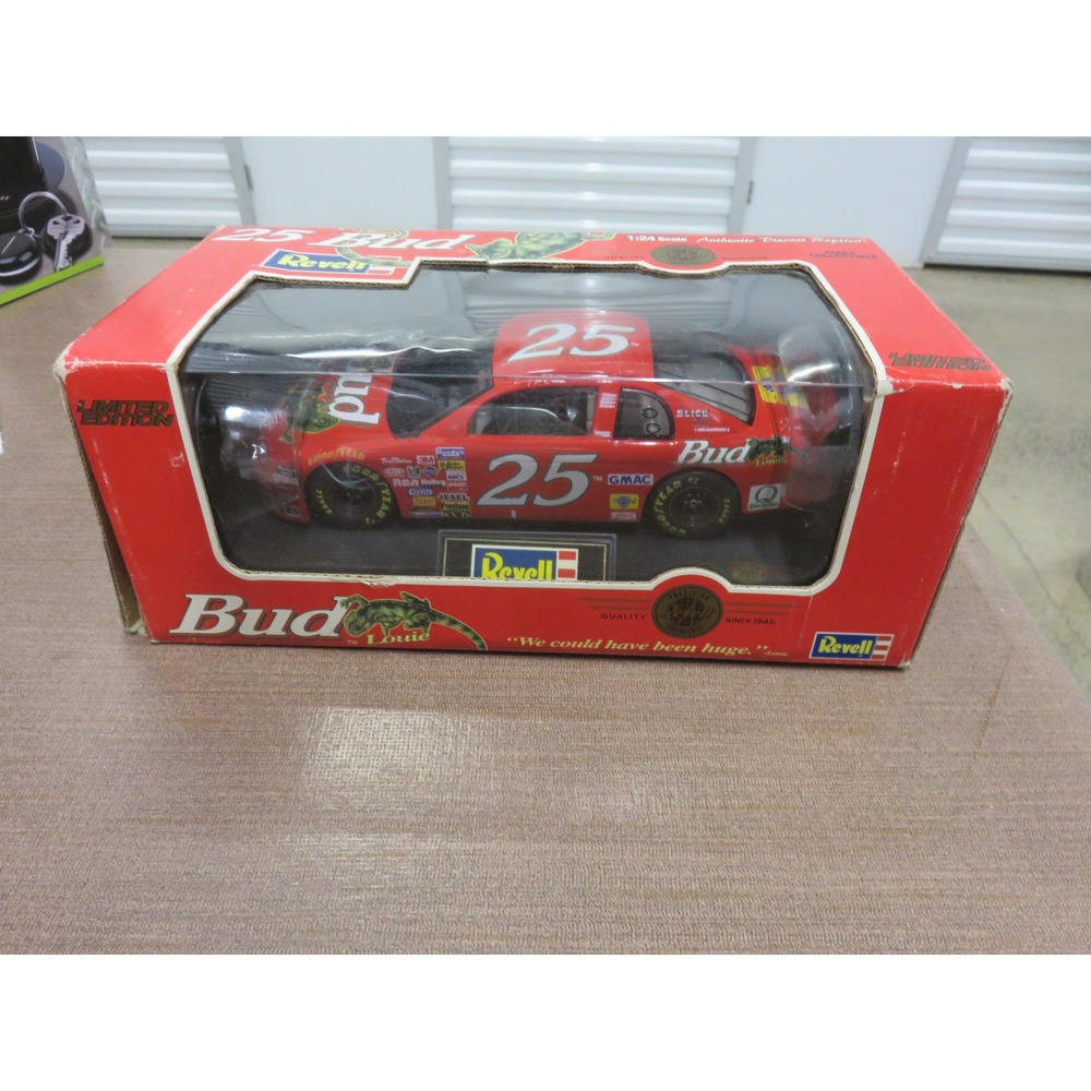 Revell 1:24 #25 Budweiser Bud Lizard Chevrolet Monte Carlo Ricky Craven Diecast